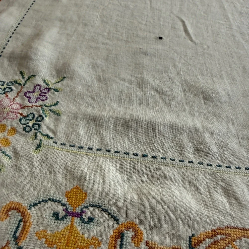Vintage Hand Embroidered Linen Tablecloth Floral Cross Stitch White Lace 33